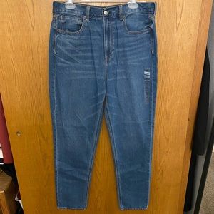 NWT American Eagle Mom Jeans
